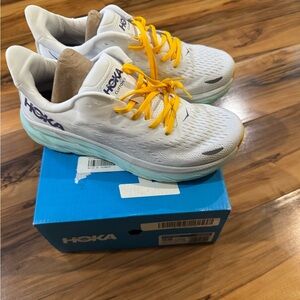 Hoka one one